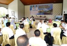 Saat terima penghargaan dan rakor penyaluran dana desa