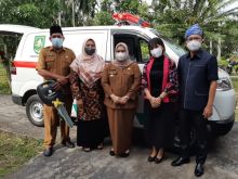 Penyerahan mobil ambulance di Desa Muntai Barat, Kec Bantan