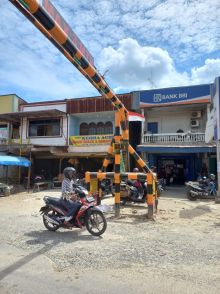 Portal penghalang agar tak dilewati truck Besar