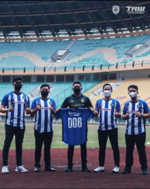 GM PSPS Riau bersama Kacab BPJamsostek Pekanbaru Panam