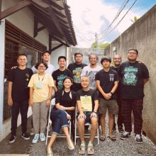 Pemain Cek Toko Sebelah