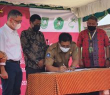 Penandatanganan kerja sama dengan pihak sekolah di kecamatan Bathin Solapan