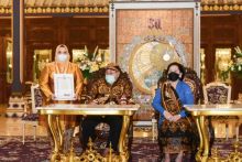 Penghargaan yang didapat Bupati Kasmarni