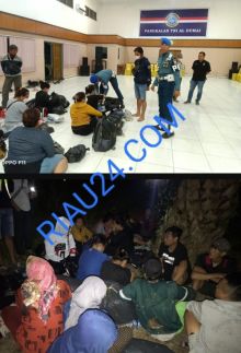 Para PMI saat diamankan TNI AL Dumai