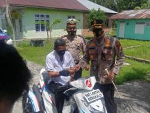 Penyerahan Bantaun Sepeda motor roda tiga kepada Syahrudin