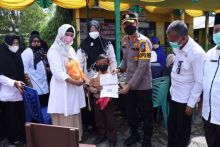 Kapolres Inhil saat tinjau vaksinasi