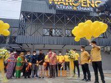 Peresmian outlet Waroeng Steak & Shake di Labuh Baru Timur