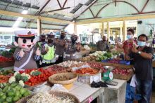 Saat pembagian masker