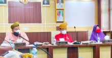 Bupati HM Wardan saat rapat