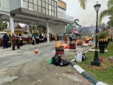 Pemusnahan barang bukti di halaman kantof kejaksaan negeri Bengkalis