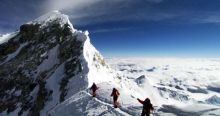 Puncak Gunung Everest. Sumber: iNews