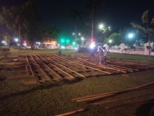 Pembuatan Miniatur Lampu Colok di perkarangan Kantor Gubenur Riau 