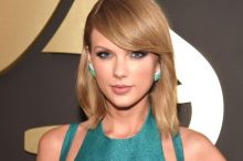 Taylor Swift saat tampil di red carpet Grammy Awards 2015. Sumber: Internet