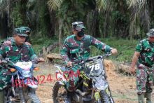 Letkol inf Endik Y H saat meninjau lokasi TMMD