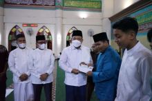 Wabup Siak Husni Merza serahkan santunan 