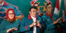 Rhoma Irama berseragam Partai Idaman. Sumber: Internet