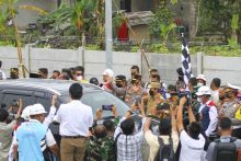 Kapolda Riau Irjen Pol M Iqbal bersama Gubernur Riau H Syamsuar serta Forkompinda Riau membuka sementara fungsional jalan tol Pekanbaru-bangkinang, Selasa, 26 April 2022 pagi. (foto. amri)