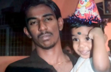 Foto tak bertanggal ini disediakan oleh Sarmila Dharmalingam, menunjukkan adiknya Nagaenthran K.Dharmalingam menggendong keponakannya di Ipoh, Malaysia [File: Sarmila Dharmalingam via AP]