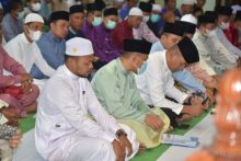 Dandim Bengkalis saat melaksanakan shalat idul fitri 1443 H
