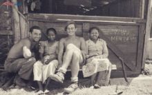 Tentara Belanda dan wanita pribumi. Sumber: Internet