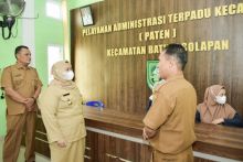 Bupati Bengkalis saat sidak masuk kerja pertama