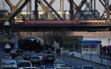 China dan Korea Utara berbagi perbatasan panjang dengan perdagangan yang terjadi melalui layanan kereta api yang menghubungkan Dandong dan Pyongyang [File: Greg Baker/AFP]