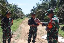 Dandim Bengkalis Letkol Inf Endik Yunia H saat meninjau dititik lokasi pengerjaan base