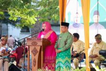 Bupati Bengkalis Kasmarni didampingi Wabup Bengkalis Bagus Santoso saat berikan kata sambutan