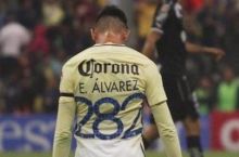 Pesepakbola Meksiko yang mengenakan seragam 3 digit. Sumber: BolaTimes.com