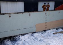 Karang yang memutih terlihat di tempat bekas jaring ikan menutupi karang di kawasan lindung Ko Losin, Thailand, pada 20 Juni 2021.