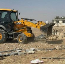 Buldoser Zionis Israel menggusur rumah dan peternakan warga Palestina