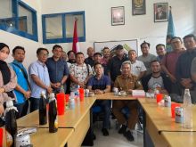 Wabup Bengkalis Bagus Santoso saat foto bareng sejumlah pengurus PWI