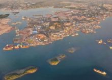 Pemandangan galangan kapal, terlihat melalui jendela, di Batam, Indonesia, pada 3 April 2019