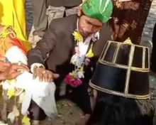 Foto : Pria menikahi kambing