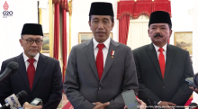 Zulkifli Hasan (kiri), Jokowi (tengah), Hadi Tjahjanto (kanan) / youtube:sekretariat presiden