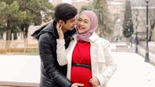 Potret Kemesraan Ryan dan Ricis saat liburan ke luar Negeri dalam posisinya Ricis lagi hamil anak mereka yang pertama/suara.com