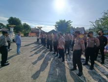 Personel kepolisian saat gelar apel pengamanan kegiatan PWI