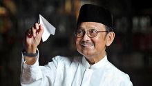 Eyang BJ Habibie/pintek