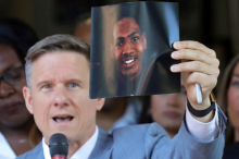 Konferensi Pers di Ohio oleh pihak Keluarga/Screenshot (Reuters)