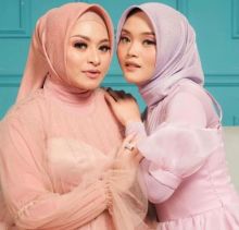 Nathalie Holcars (kiri), Putri Delina (kanan) /ig: @sule.nathalie.official