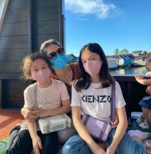 Ussy Sulistiawaty bagikan momen pulang kampung ke rumah mantan suami dan bagikan potret anak menuai banyak pujian/(instagram/@ussypratama)