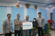 BPJS Ketenagakerjaan Pekanbaru Panam Serahkan Santunan kepada Pegawai Non PNS di Unri