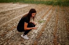 Italia menghadapi gelombang panas awal yang luar biasa dan kurangnya curah hujan, khususnya di lembah pertanian utara Po [File: Guglielmo Mangiapane/Reuters]