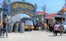 Pondok Pesantren (Ponpes) Majma'al Bahrain Shiddiqiyyah dikepung polisi. Sumber: Internet