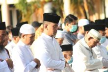 Dandim 0303 Bengkalis bersama ratusan masyarakat saat shalat ied