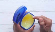 petroleum jelly sebagai produk perawatan kulit.