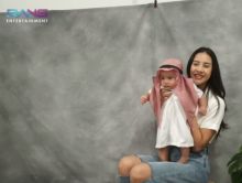 Anya Geraldine berfoto dengan Rayyanza putra Raffi Ahmad dan Nagita Slavina 