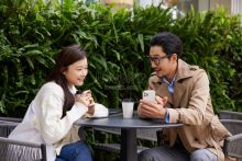 ilustrasi blind date di cafe