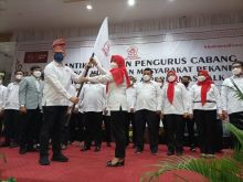 Saat pelantikan Pengurus Perhumas Pekanbaru periode 2022-2025