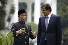 Emir Qatar Tamim bin Hamid Al-Thani dengan Presiden Joko Widodo/AP news